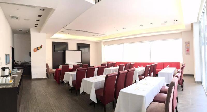 Az Hotel And Suites Панама Сити Екстериор снимка