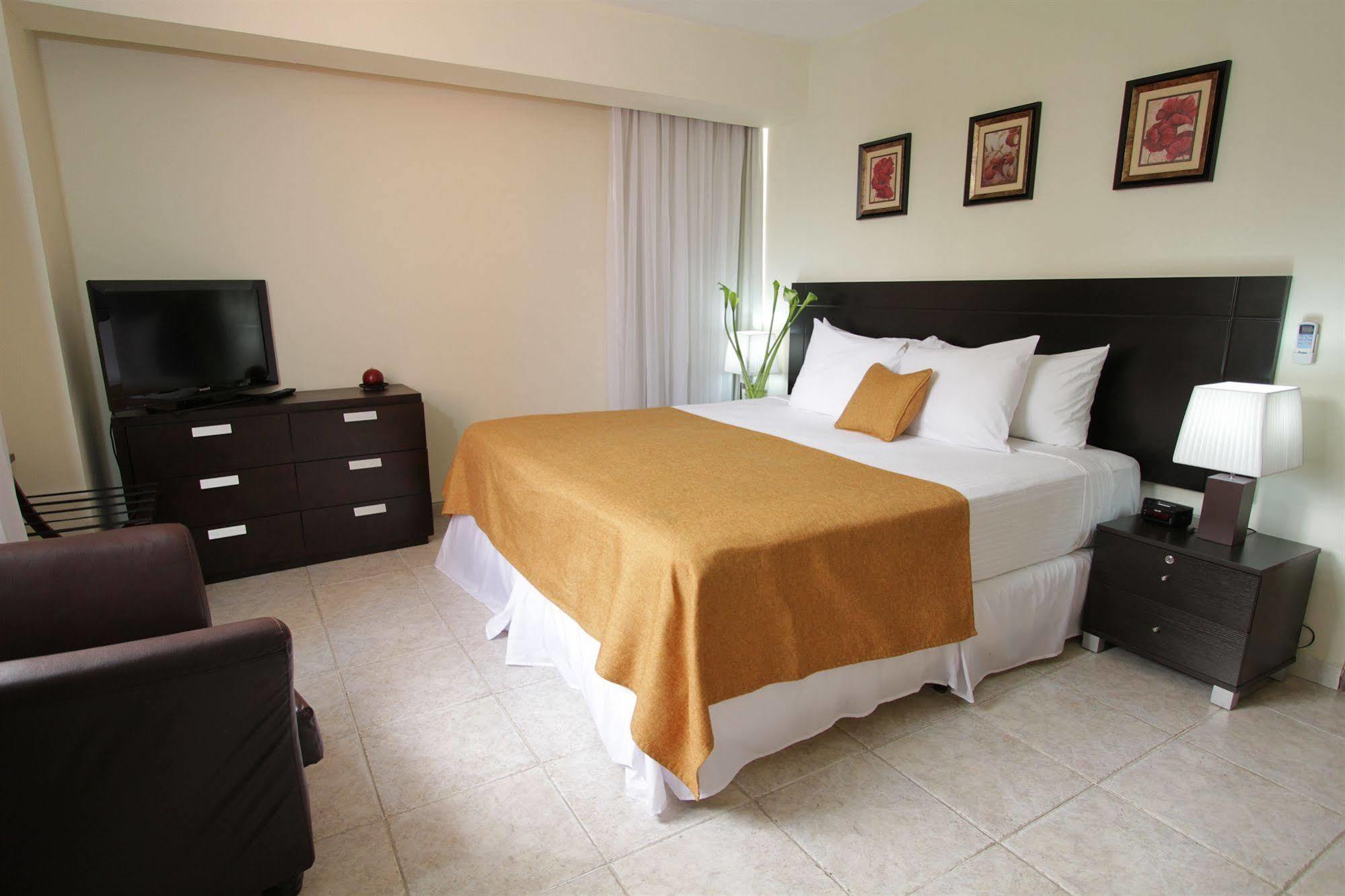 Az Hotel And Suites Панама Сити Екстериор снимка
